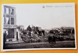 BASTOGNE   -  Grand' Rue , Place De L' Hôtel De Ville , Après Le Siège De La Ville En 1944 - Bastenaken