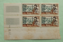 Bloc De 4 Timbres Neufs AOF 15F Coin Daté 4.12.53 - MNH - YT 48 - Laboratoire Médical 1953 - Unused Stamps