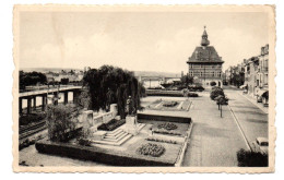 Visé , L'hôtel De Ville Et Le Monument - Wezet