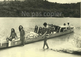 AMAZONIE Vers 1960 Indiens Et Leur Embarcation - America