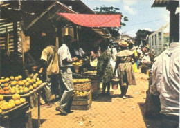 Suriname, Paramaribo, Markt  (Een Raster Op De Kaart Is Veroorzaakt Door Het Scannen; De Afbeelding Is Helder) - Suriname