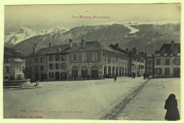 64 - B56423CPA - LARUNS - La Place Vue Du Gourzy - Très Bon état - PYRENEES-ATLANTIQUES - Laruns