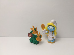 Kinder : MPG EN401-A   Die Schlümpfe - The Smurfs -Golden Edition 2018 - Blumen-Schlumpfine - Aufstellfiguren