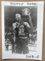 BASKETBALL - SCOTTIE PIPPEN - NBA All-Stars - 12,5 X 9 Cm. (REPRO PHOTO ! - Zie Beschrijving - Voir Description) ! - Sport