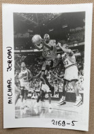 BASKETBALL - MICHAEL JORDAN - Chicago Bulls - 12,5 X 9 Cm. (REPRO PHOTO ! - Zie Beschrijving - Voir Description) ! - Sports