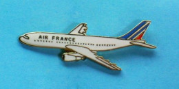 1 PIN'S //  ** AVION AIRBUS A320-200 / AIR FRANCE ** . (Tablo Paris) - Avions