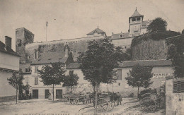 Montignac La Place Carnot Et Le Château - Montignac-sur-Vézère