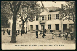 A69  FRANCE CPA ST PIERRE DE CHANDIEU ISERE - LA PLACE ET LA MAIRIE - Collections & Lots