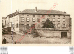 43.  LOUDES .  La Fontaine Et Le Couvent Des Religieuses De St-Joseph . - Loudes