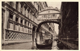 ITALIE - Venezia - Ponte Dei Sospiri - Vue Sous Le Pont - Des Bateaux De Venise - Carte Postale Ancienne - Venezia (Venice)