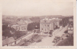 27 - EURE - LE NEUBOURG - L'ECOLE DES FILLES VUE AERIENNE - CHARGEMENT D UN CAMION SUR LA PLACE - Le Neubourg