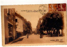 74 FAVERGES Place De L'Hotel De Ville Et Rue De La Republique, Cyclistes - Faverges