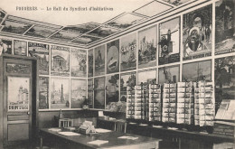 Fougères * Le Hall Du Syndicat D'initiative * Tourniquets à Cartes Postales Anciennes Illustrées * Affiches - Fougeres