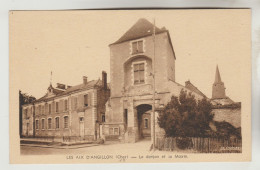 CPSM LES AIX D'ANGILLON (Cher) - Le Donjon Et La Mairie - Les Aix-d'Angillon