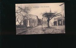 CPA- 83 - Tavernes - Place Du Jardin ( Des Jardins)  Monument Aux Morts - écrite - Tavernes