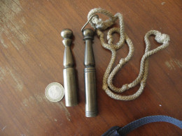 2 Vintage Quille Militaire Hauteur 10 Et 9 Cm - Autres & Non Classés