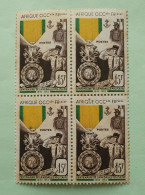 Bloc De 4 Timbres Neufs AOF 15F - MNH - YT PA21 - Centenaire De La Médaille Militaire 1952 - Unused Stamps