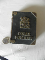 Petite Mais Lourde Boîte En Bronze Pour Bureau Codex Fumandi - Cajas/Cofres