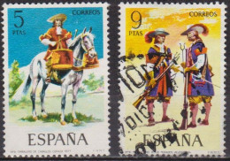 Armée, Soldats - ESPAGNE - Uniformes - Tambour De Dragons, Mousquetaires - N° 1825-1826 - 1974 - Used Stamps