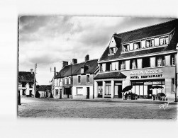 JUVIGNY SOUS ANDAINE : La Place, Hôtel-Restaurant " Au Bon Accueil " - Très Bon état - Juvigny Sous Andaine