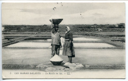 CPA Ecrite En 1914 * Les MARAIS SALANTS La Récolte Du Sel * Couple De Paludiers - Paesani