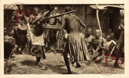 ZAMBIA. ZAMBEZE. MISSION DE PARIS. DANSE RITUELLE POUR ELOIGNER LES MAUVAIS ESPRITS... - Zambie