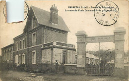 76 - Darnétal - Rue De La République - La Nouvelle Ecole Communale De Garçons - Animée - Etat Rognée - CPA - Voir Scans  - Darnétal