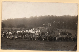 Cpa Photo Foule Procession Religieuse Dans Prairie Années 1910 à Situer - Demonstrationen