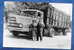 Photo Repro Poids Lourds Ancien Camion MARQUE UNIC Avec Chauffeur Et épouse Seine à Dater - Automobili