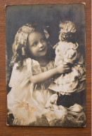 G451 Danish 1910 Girl With Doll - Jeux Et Jouets