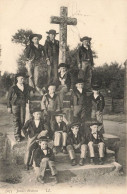 FRANCE - Jeunes Bretons - L L - Un Groupe D'enfant - Portant Les Même Tenus Carte Postale Ancienne - Other & Unclassified