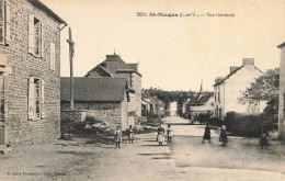St Maugan * Rue Et Vue Générale Du Village * Villageois - Autres & Non Classés