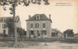 Pipriac * Place Et L'école Communale Des Filles * Groupe Scolaire * Villageois - Other & Unclassified