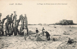 St Malo * La Plage , Les Brises Lames Et Le Fort National - Saint Malo