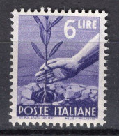 Y0014 - ITALIA Ss N°556 - ITALIE Yv N°494 ** DEMOCRATICA - 1946-60: Mint/hinged