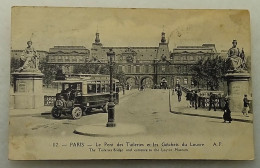 France-Paris-The Former Appearance Of A Bus Crossing Le Pont Des Tuileries - Transport Urbain En Surface