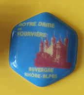 Fève - Artfun - Les 13 Régions De France - Notre Dame De Fourvière   Auvergne Rhône Alpes - Regio's