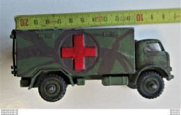 20-5 Lade 71   - DINKY TOYS MILITARY AMBULANCE N° 626 MADE IN ENGAND - 178 GRAM -metal - Metaal - 178 GRAM - Giocattoli Antichi