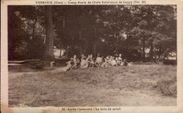 VERBERIE   ( OISE )  CAMP-ECOLE DE CHEFS ECLAIREURS DE CAPPY . APRES L ' EXERCICE : LE BAIN DE SOLEIL - Verberie