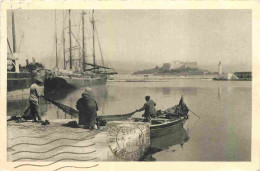06 - Antibes - Le Port Et Le Fort Carré - CPA - Oblitération Ronde De 1933 - Voir Scans Recto-Verso - Antibes - Old Town