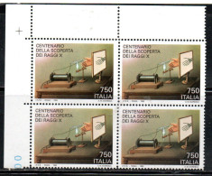 ITALIA REPUBBLICA ITALY REPUBLIC 1995 CENTENARIO DELLA SCOPERTA DEI RAGGI X QUARTINA ANGOLO DI FOGLIO BLOCK MNH - 1991-00: Mint/hinged