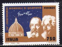 ITALIA REPUBBLICA ITALY 1995 CONVEGNO DI RELATIVITA GENERALE FISICA DELLA GRAVITAZIONE GALILEI EINSTEN LIRE 750 MNH - 1991-00: Mint/hinged