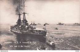 BATEAU DE GUERRE ITALIEN TARANTO LA R.N. LEONARDO DA VINCI  NELLA RADA DI MAR GRANDE - Guerra