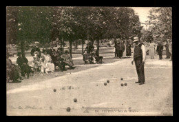 SPORTS - PETANQUE - LE JEUX DE BOULES A VITTEL - Pétanque