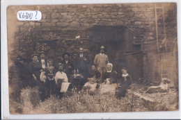 CARTE-PHOTO- REPAS PRES DES CLAPIERS ET LA BASSE COUR- UN CANARD MAL PARTI- ON LIT LA TRIBUNE - DE L AUBE ? - To Identify