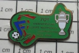 511B Pin's Pins / Beau Et Rare / SPORTS / FOOTBALL FFF 70 ANS COUPE NATIONALE CORPORATIVE 1924 1994 - Fútbol