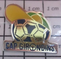 511B Pin's Pins / Beau Et Rare / SPORTS / FOOTBALL CLUB CAP GIRONDINS BALLON ET CASQUETTE - Football