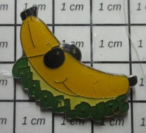 511B Pin's Pins / Beau Et Rare / ALIMENATION / BANANE GUADELOUPE ANTILLES LUNETTES DE SOLEIL - Alimentation