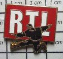 511B Pin's Pins / Beau Et Rare / MEDIAS / RADIO RTL POUR LES JEUN'S DES 90'S Par DECAT - Médias