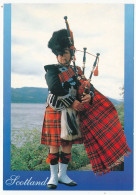 CPSM 10.5 X 15  Grande Bretagne Ecosse (29) A Scottisch Piper  Joueur De Cornemuse écossais - Midlothian/ Edinburgh